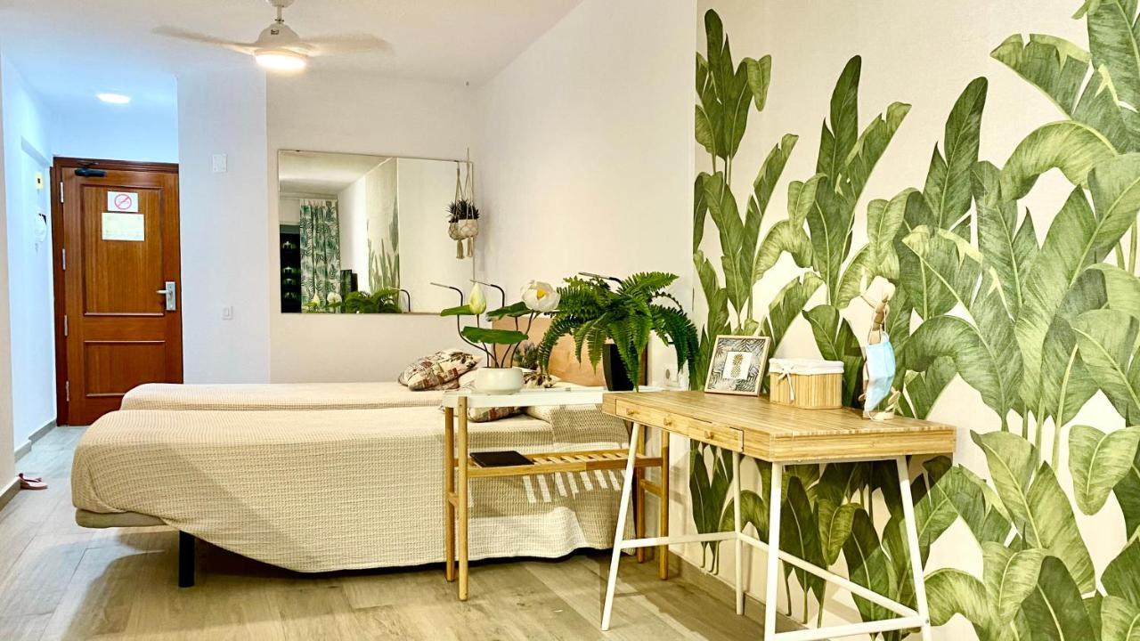 Enjoy A Sunny Apartment With Pool Next To The Sea 阿德耶 外观 照片