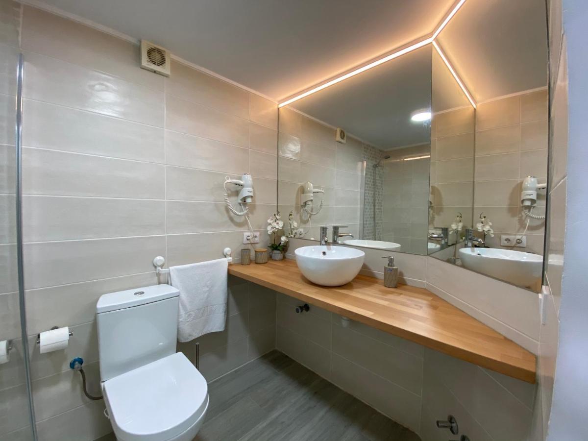 Enjoy A Sunny Apartment With Pool Next To The Sea 阿德耶 外观 照片