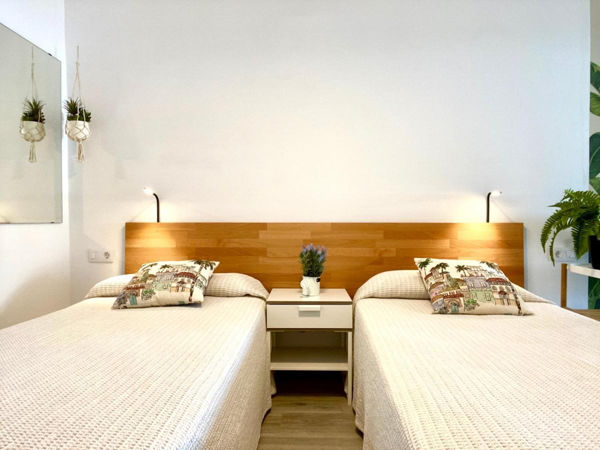 Enjoy A Sunny Apartment With Pool Next To The Sea 阿德耶 外观 照片