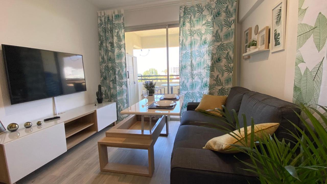 Enjoy A Sunny Apartment With Pool Next To The Sea 阿德耶 外观 照片