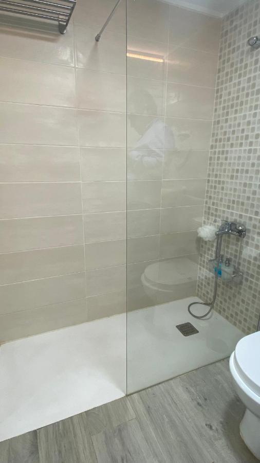 Enjoy A Sunny Apartment With Pool Next To The Sea 阿德耶 外观 照片