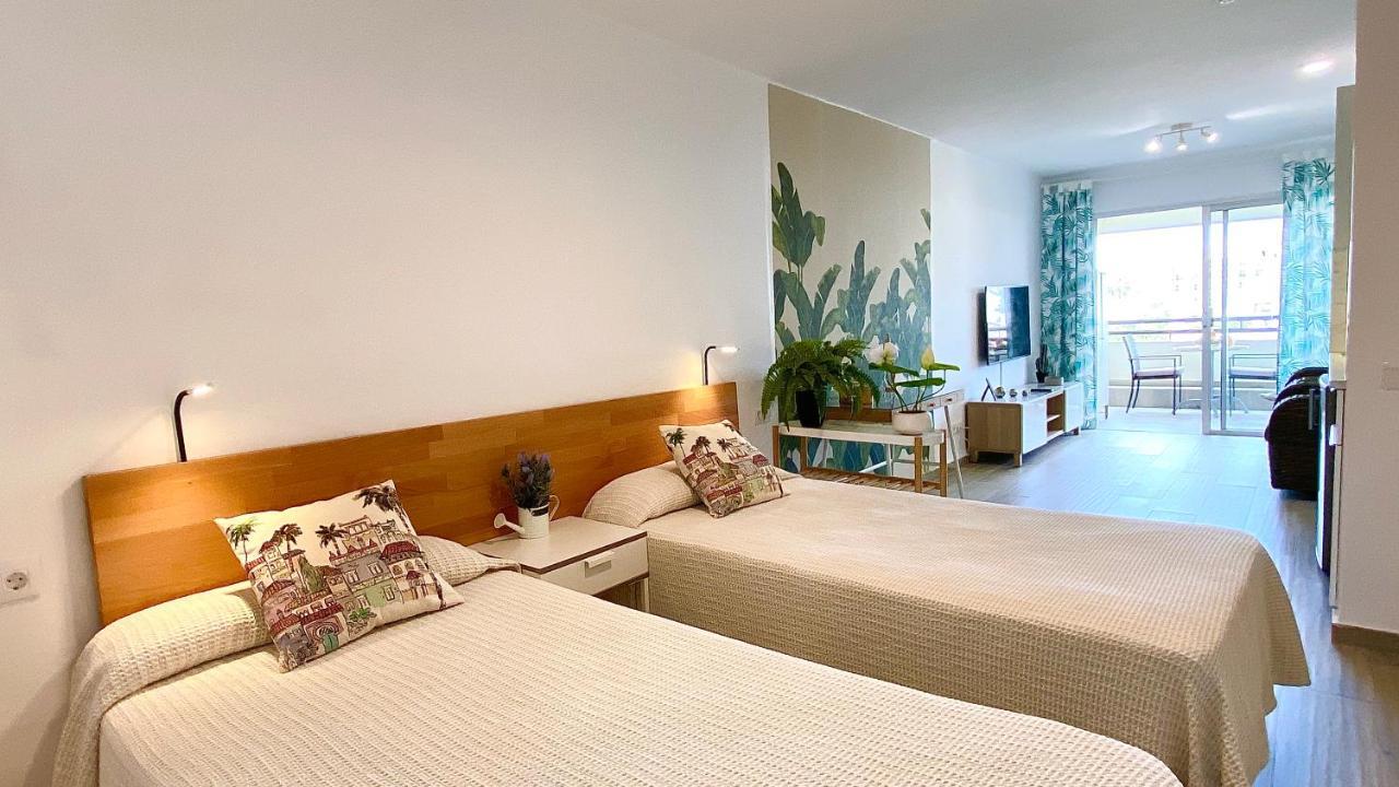 Enjoy A Sunny Apartment With Pool Next To The Sea 阿德耶 外观 照片